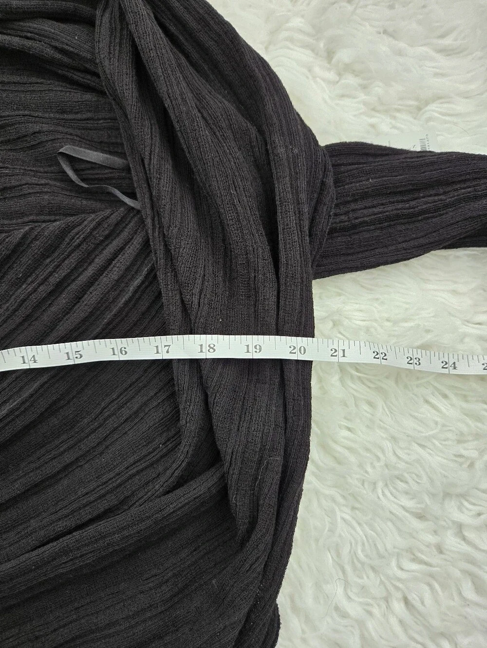 WHBM Crinkle Yarn Cocoon Cardigan in black. Size xsmall/small. New